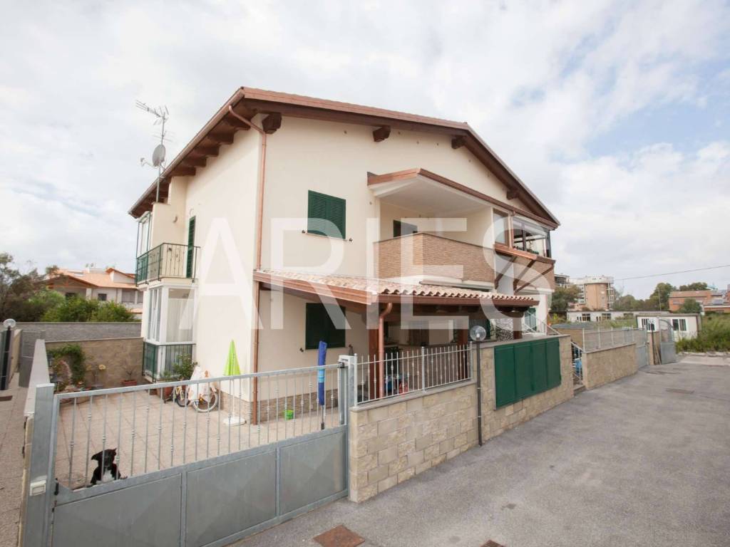 appartamento in vendita a Roma in zona Ostia