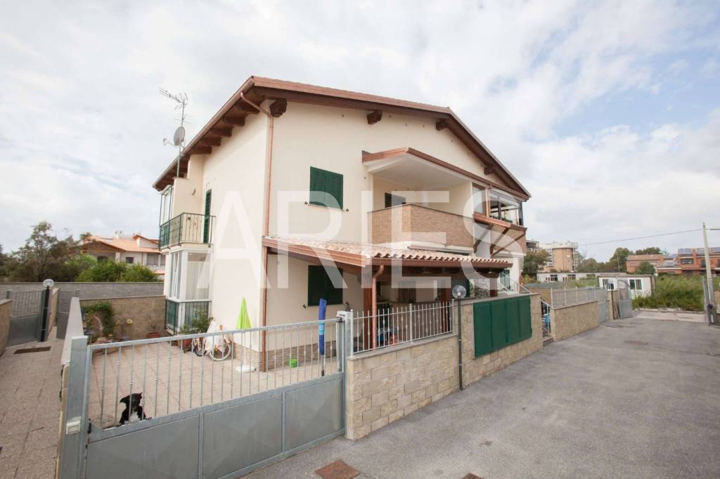 appartamento in vendita a Roma in zona Ostia