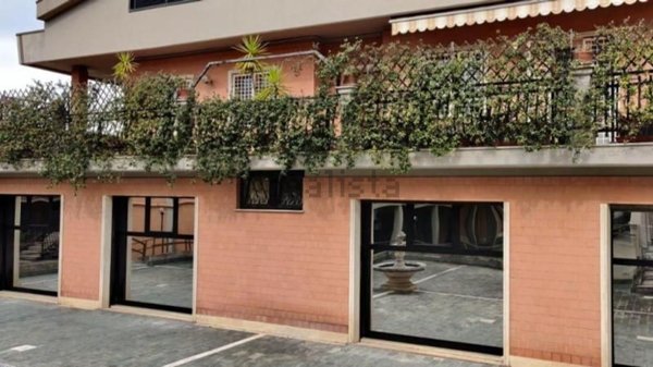 negozio in vendita a Roma in zona Ostiense