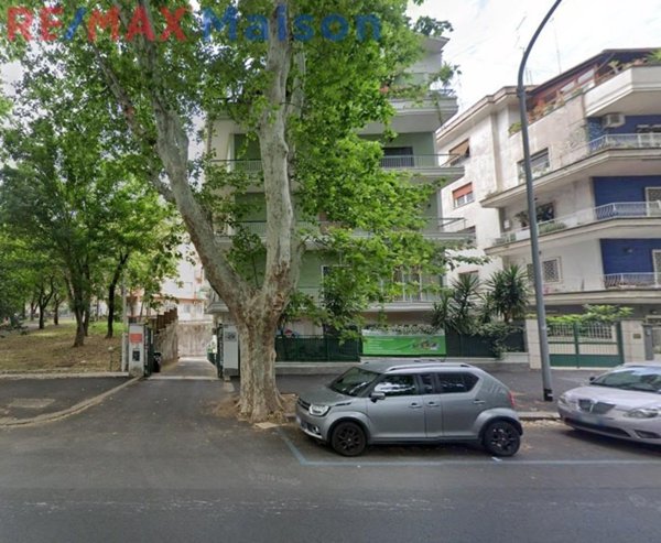 locale commerciale in vendita a Roma in zona San Saba - Ripa