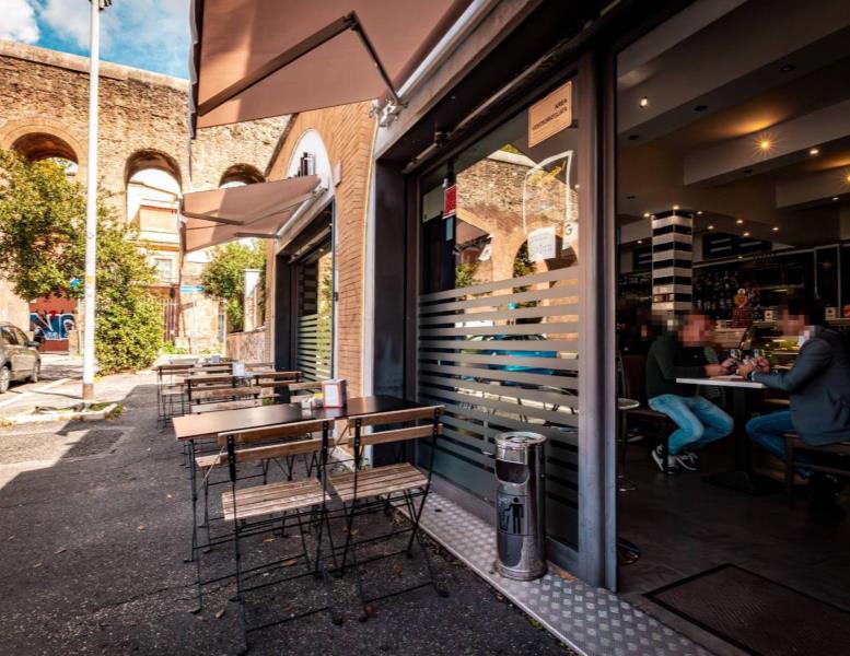 locale commerciale in vendita a Roma