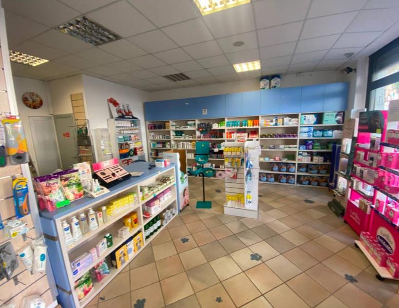 locale commerciale in vendita a Roma in zona Ostia
