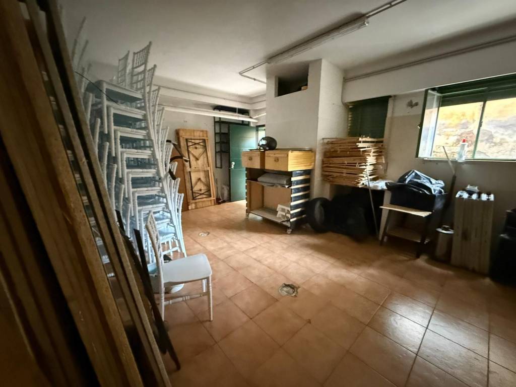negozio in vendita a Roma in zona Portuense