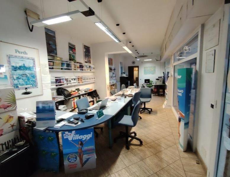 locale commerciale in vendita a Roma in zona Torrino