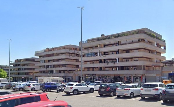 locale commerciale in vendita a Roma in zona Vitinia