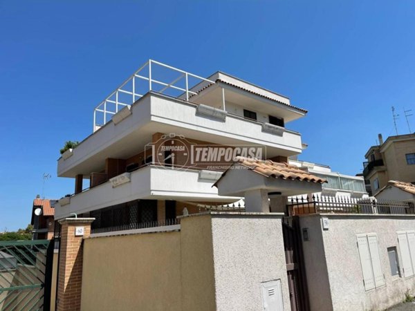 appartamento in vendita a Roma in zona Palmarola
