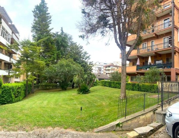 appartamento in vendita a Roma in zona Tomba di Nerone