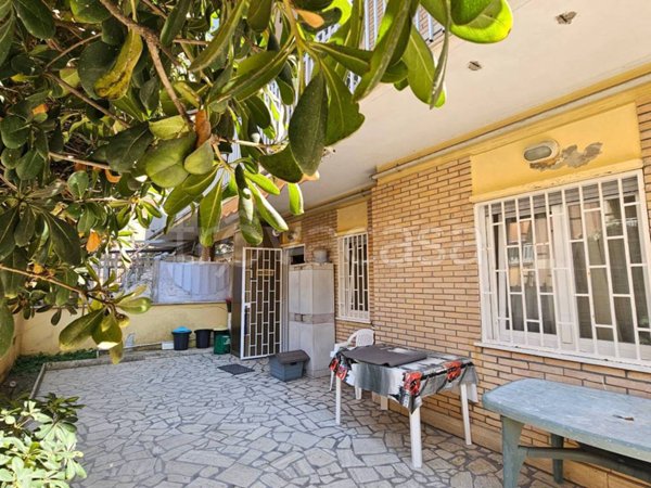 appartamento in vendita a Roma in zona Ostia Antica