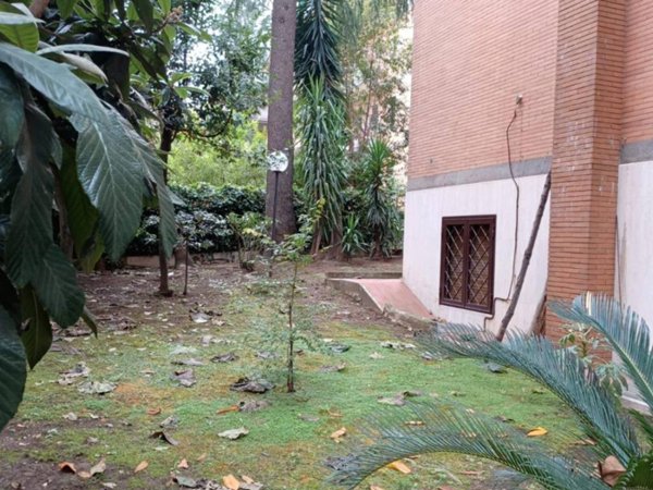 appartamento in vendita a Roma in zona Ardeatino
