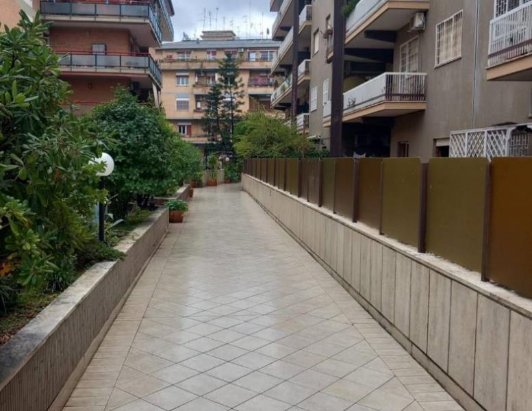 appartamento in vendita a Roma in zona Appio Latino