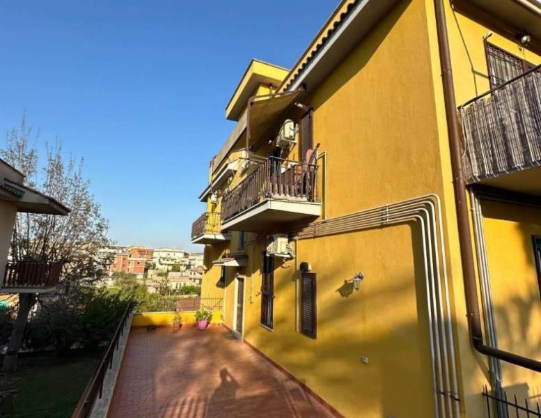 appartamento in vendita a Roma in zona Valle Muricana