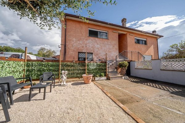 appartamento in vendita a Roma in zona Piana del Sole
