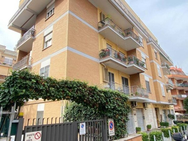 appartamento in vendita a Roma in zona Corviale
