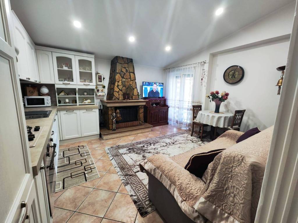 appartamento in vendita a Roma in zona Tor Bella Monaca