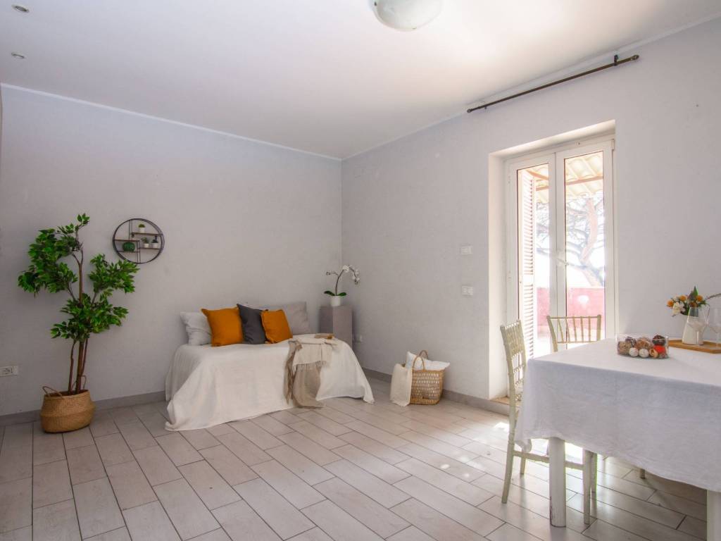 appartamento in vendita a Roma in zona Colle del Sole