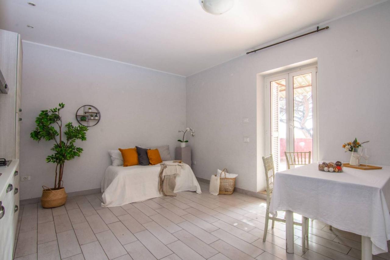 appartamento in vendita a Roma in zona Colle del Sole