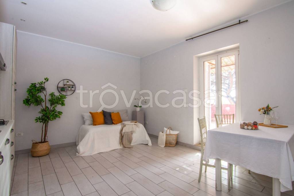 appartamento in vendita a Roma in zona Colle del Sole