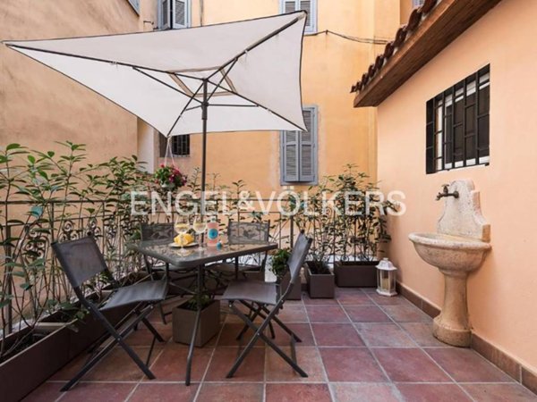 appartamento in vendita a Roma in zona Trevi-Colonna