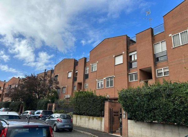 appartamento in vendita a Roma in zona Tor di Quinto