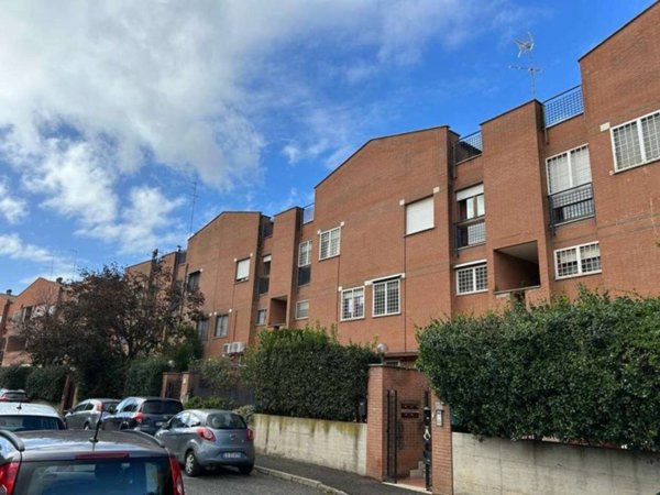 appartamento in vendita a Roma in zona Tor di Quinto
