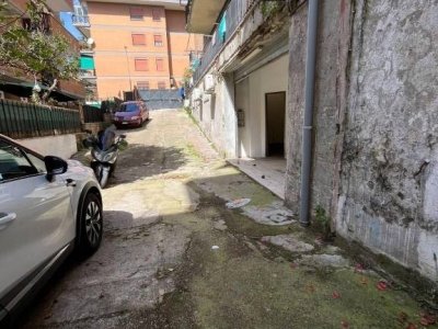 negozio in vendita a Roma in zona Portuense