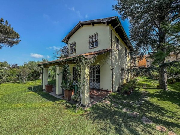 casa indipendente in vendita a Roma in zona Axa
