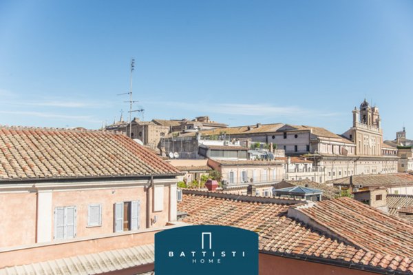 appartamento in vendita a Roma in zona Pigna - Sant'Angelo
