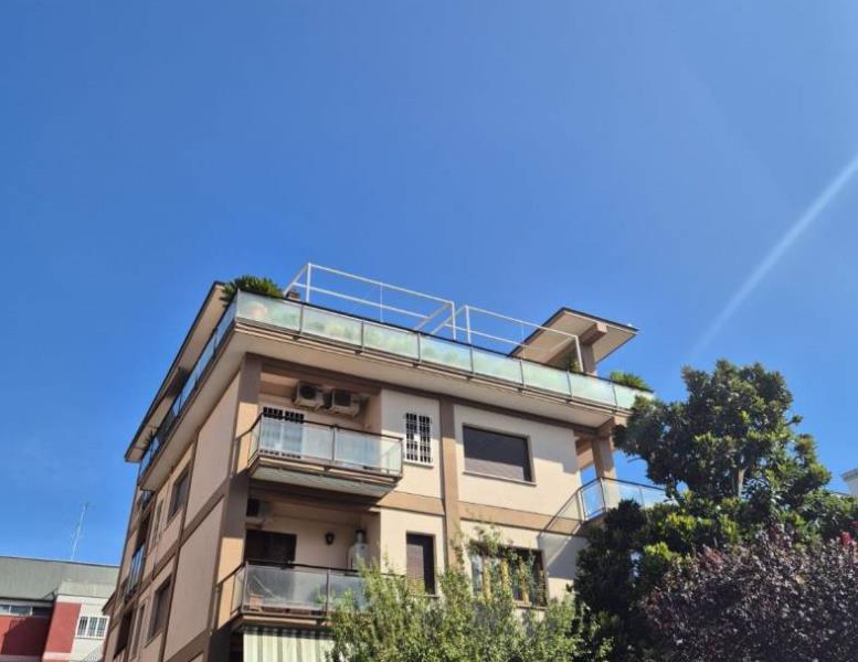 appartamento in vendita a Roma in zona Gianicolense