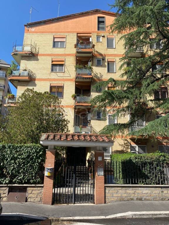 appartamento in vendita a Roma in zona Vigna Murata