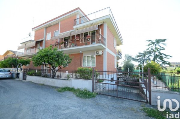 appartamento in vendita a Roma in zona Tor Cervara