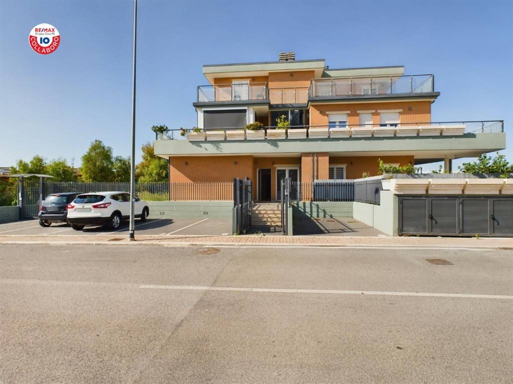 appartamento in vendita a Roma in zona Dragona/Bagnoletto