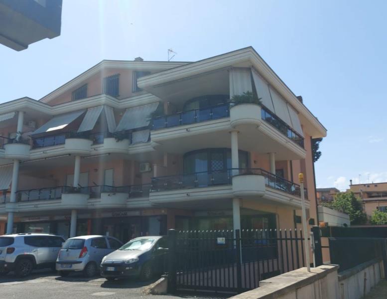 appartamento in vendita a Roma in zona Finocchio