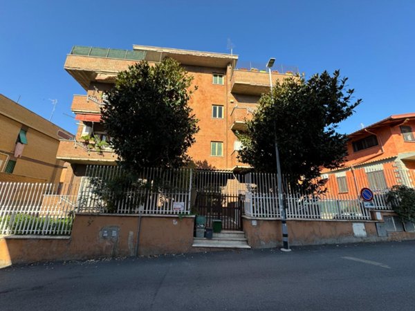 appartamento in vendita a Roma in zona Torre Angela