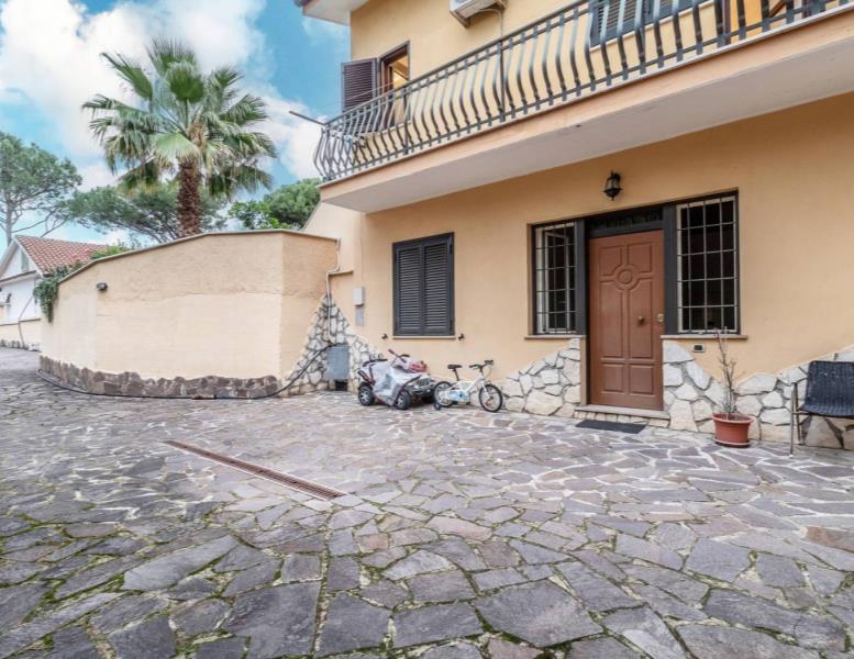 casa indipendente in vendita a Roma in zona Giardini di Corcolle