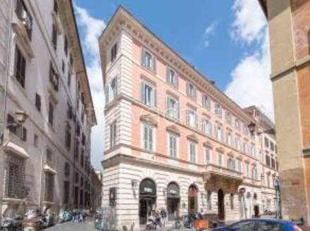 appartamento in vendita a Roma in zona Trevi-Colonna