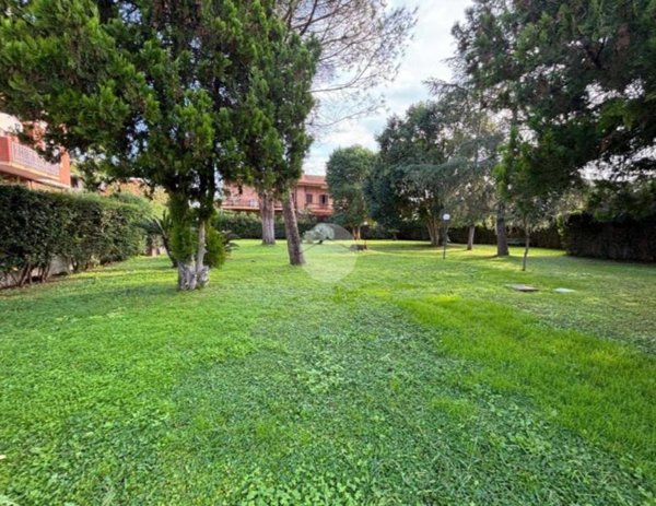 appartamento in vendita a Roma in zona Appio Pignatelli