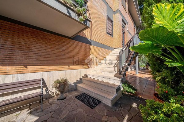 appartamento in vendita a Roma in zona Corviale