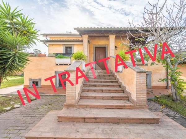 casa indipendente in vendita a Roma in zona Infernetto