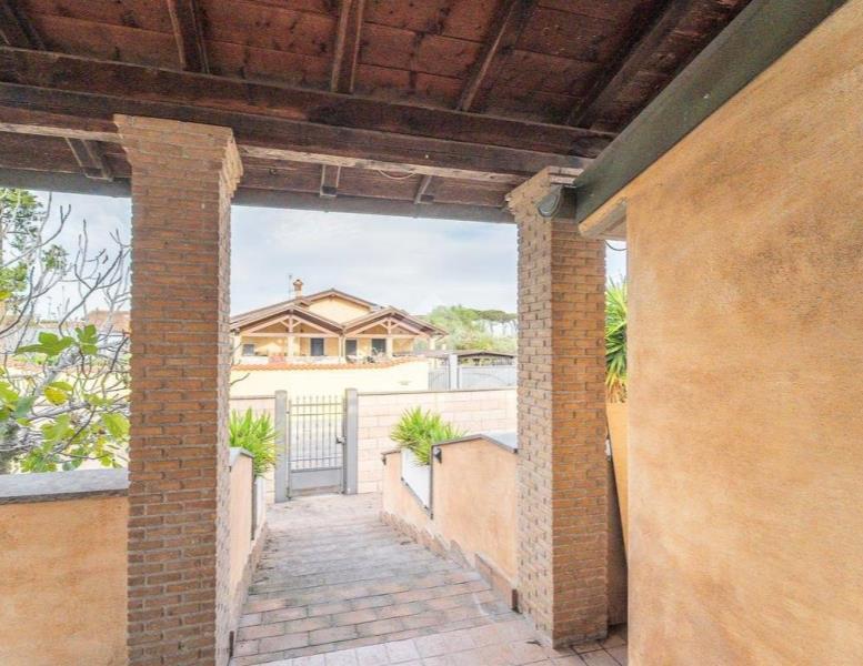 casa indipendente in vendita a Roma in zona Infernetto