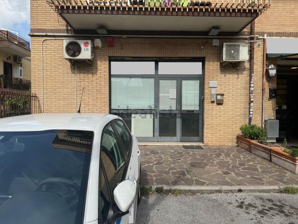 locale commerciale in vendita a Roma in zona Tor Vergata/Torrenova