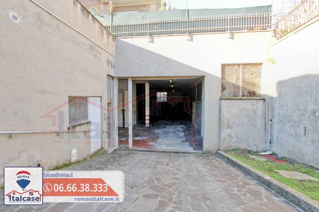 negozio in vendita a Roma in zona Casalotti