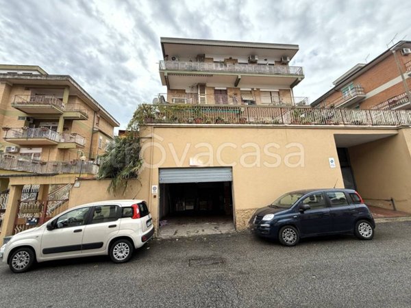 locale commerciale in vendita a Roma in zona Vitinia