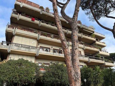 appartamento in vendita a Roma in zona Tomba di Nerone