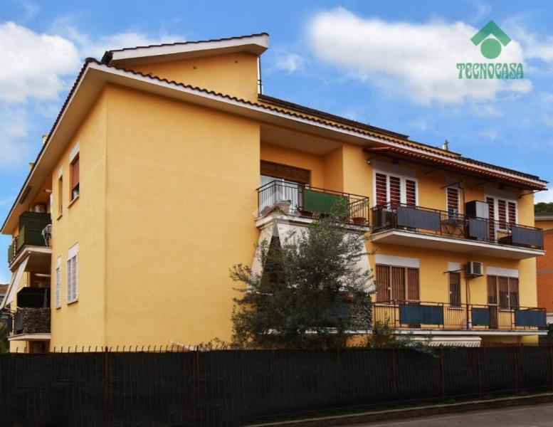 appartamento in vendita a Roma in zona Appio Pignatelli
