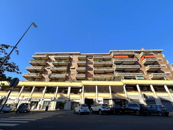 appartamento in vendita a Roma in zona Ardeatino