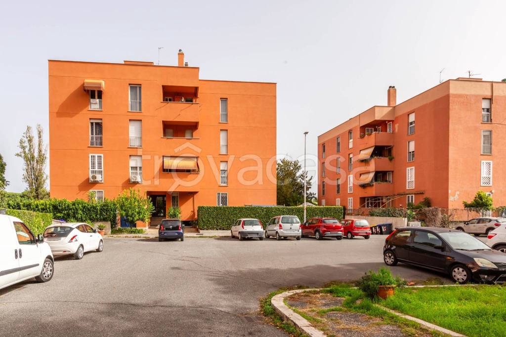 appartamento in vendita a Roma in zona Torre Gaia