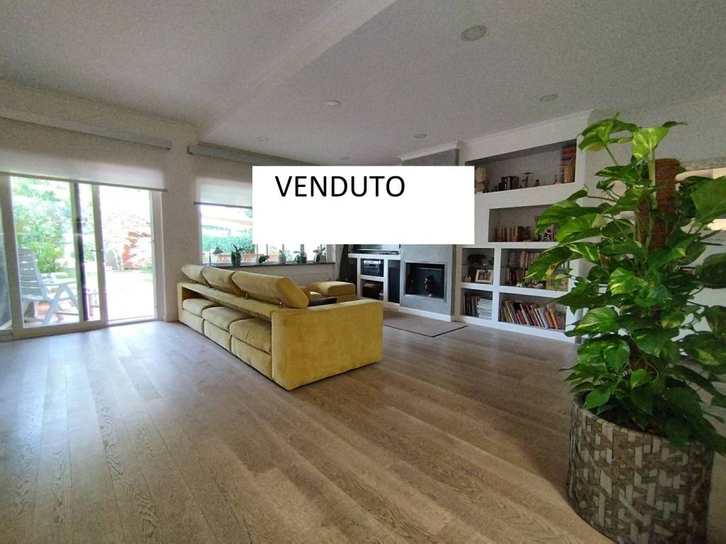 appartamento in vendita a Roma in zona Torrino