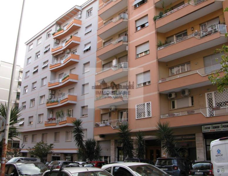 locale commerciale in vendita a Roma in zona Centro Storico