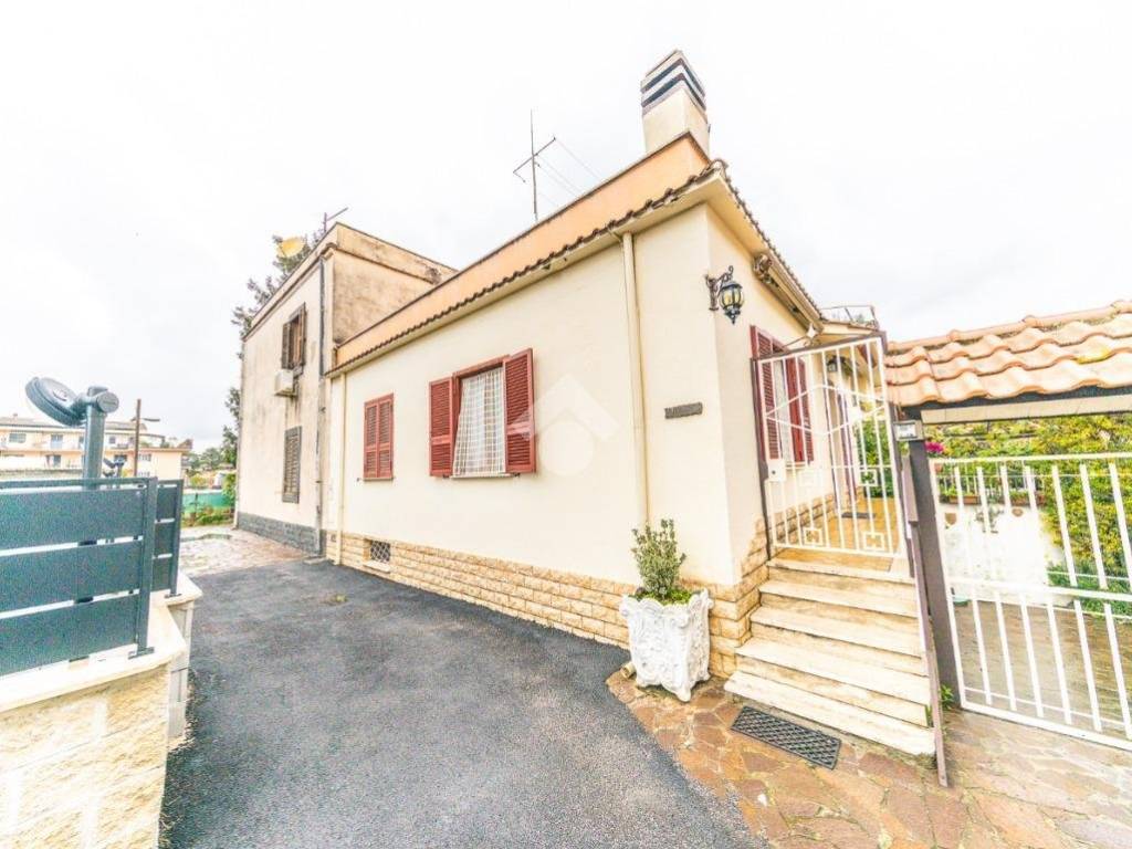 appartamento in vendita a Roma in zona Casal Morena