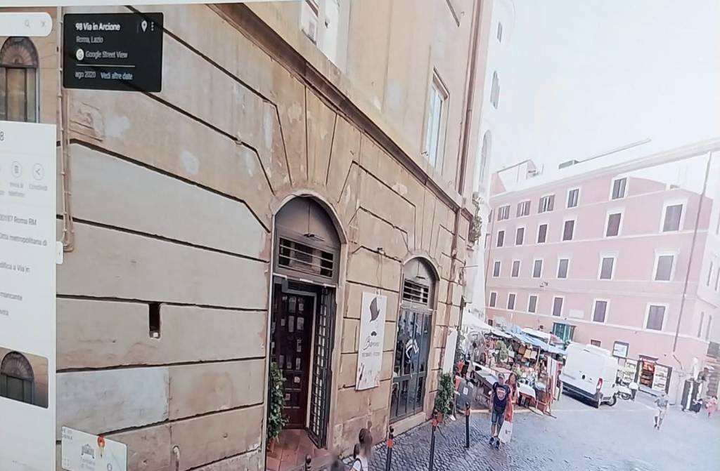 appartamento in vendita a Roma in zona Trevi-Colonna